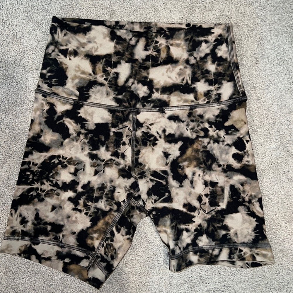 Lululemon Wunder Train Biker Shorts